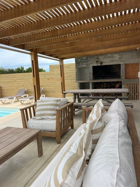 Muy linda casa en montoya en alquiler con pileta